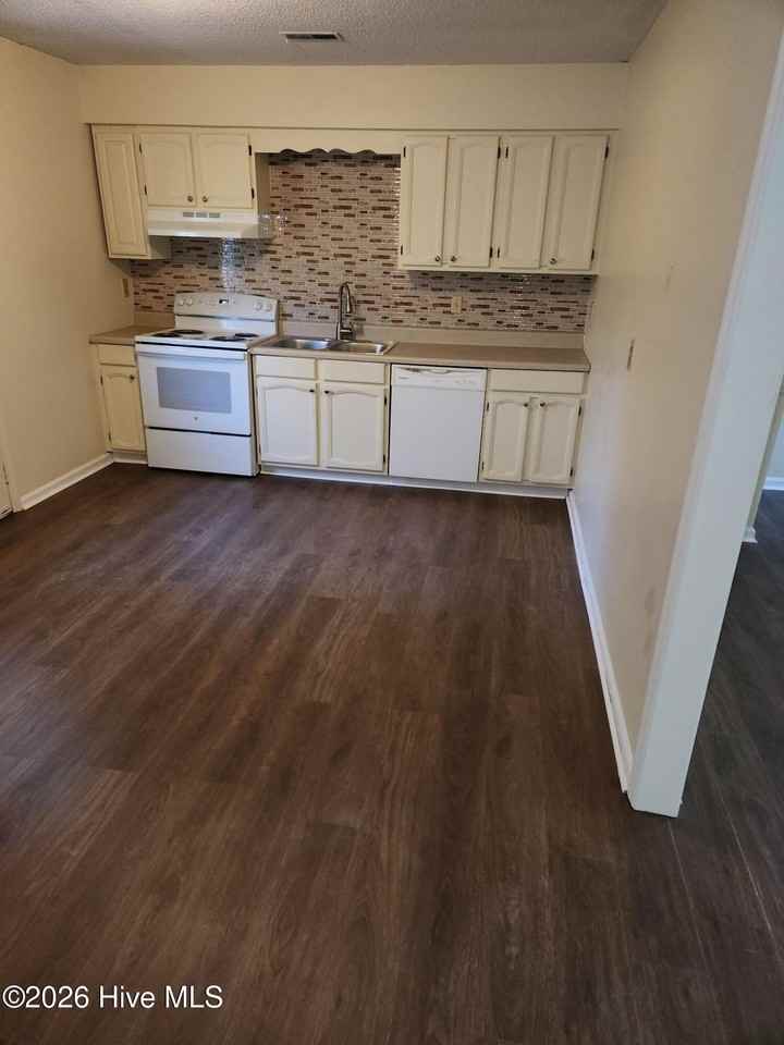 477 Huntingridge Rd Unit B #B - Photo 3 of 6