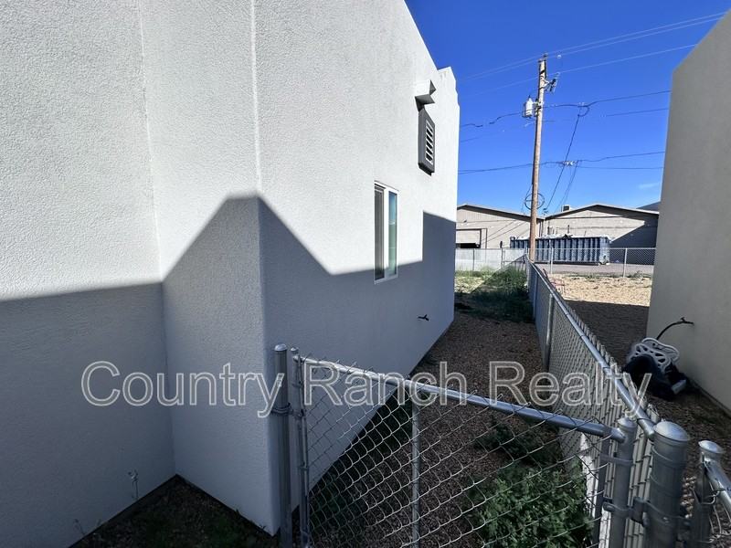 1632 Shamrock Rd - Photo 3 of 23