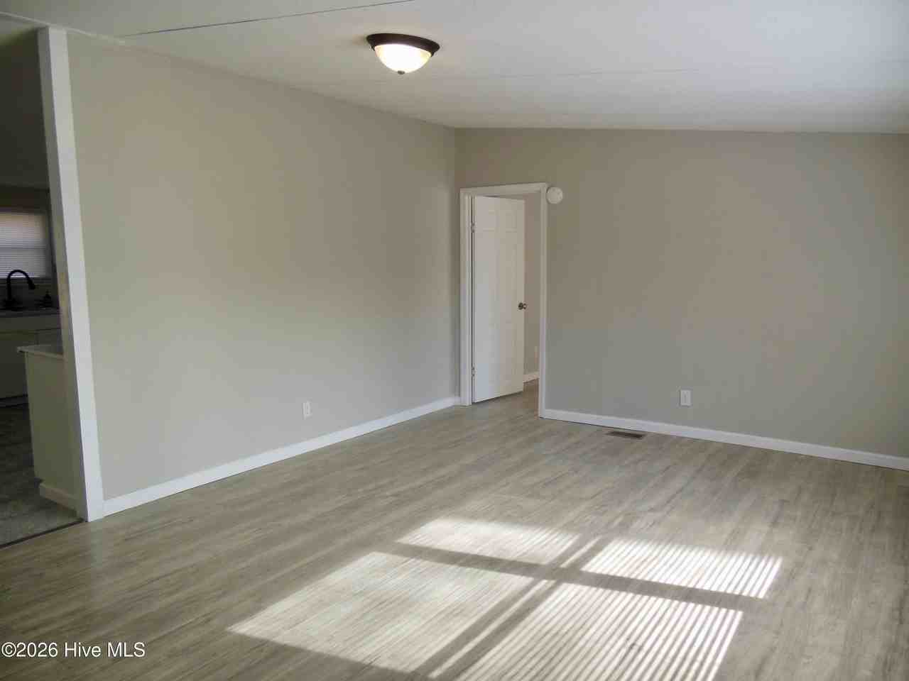 118 Woodhaven Dr - Photo 5 of 14