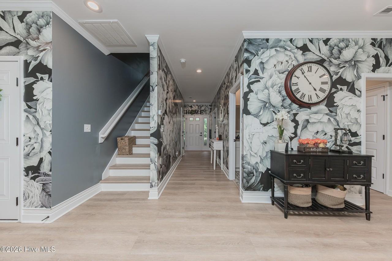 101 Kings Harbor Dr - Photo 4 of 44