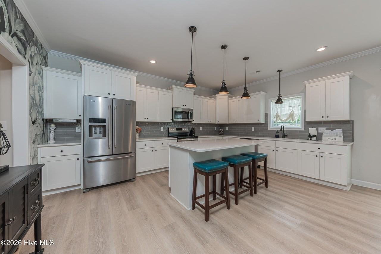 101 Kings Harbor Dr - Photo 6 of 44