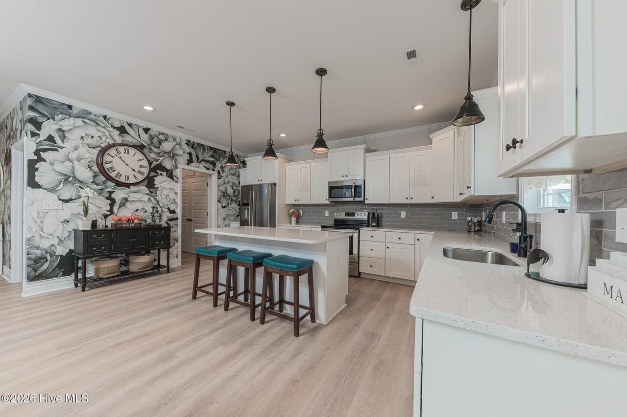 101 Kings Harbor Dr - Photo 7 of 44