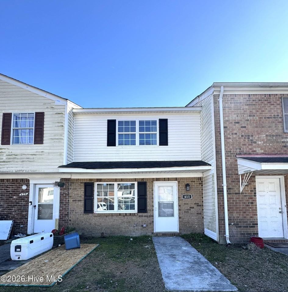 411 Myrtlewood Cir - Photo 2 of 17