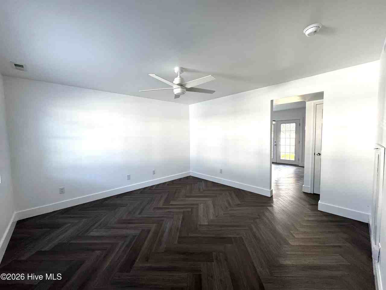 411 Myrtlewood Cir - Photo 3 of 17