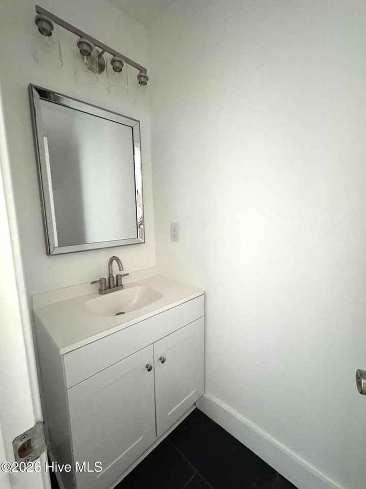 411 Myrtlewood Cir - Photo 4 of 17