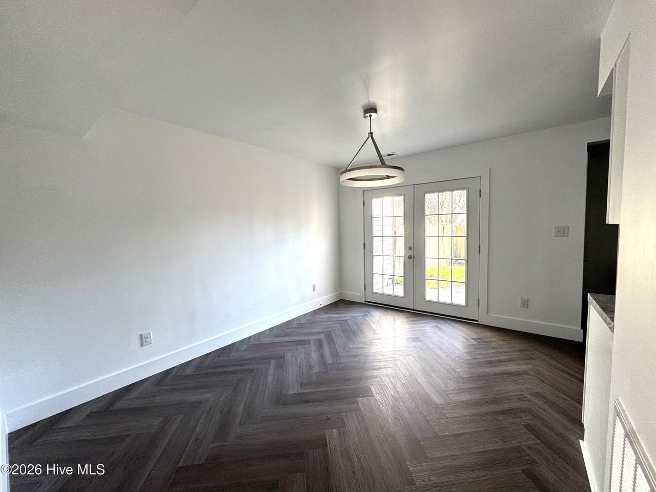 411 Myrtlewood Cir - Photo 5 of 17