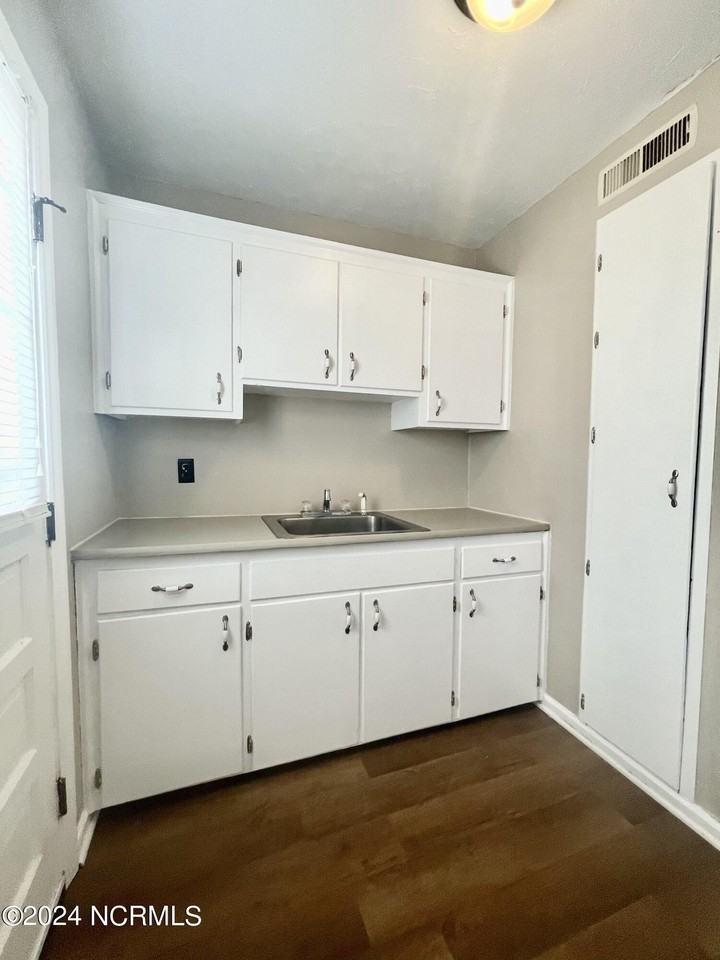 101 Queens Rd - Photo 5 of 20