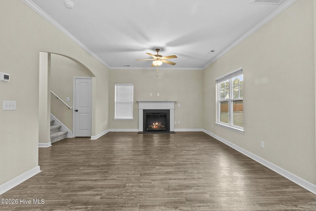 405 Crestmont Ct - Photo 5 of 36