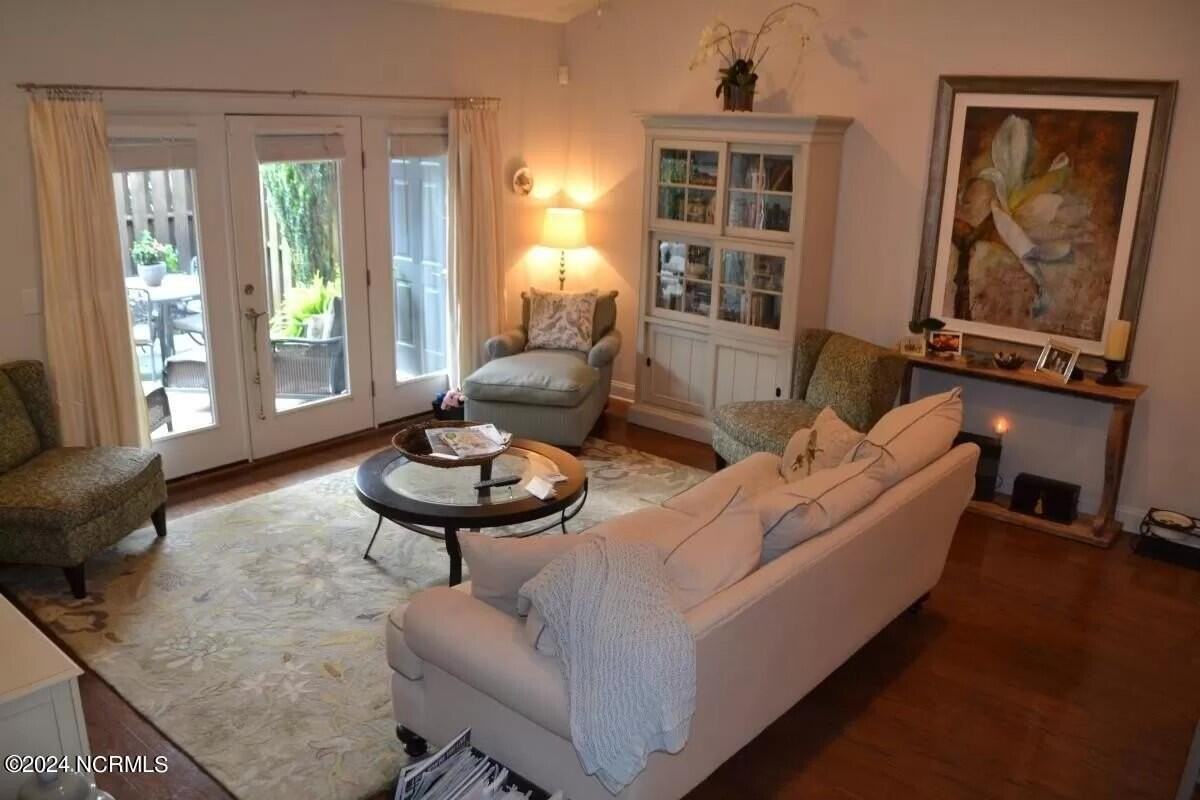 8 Elk Ridge Ln - Photo 4 of 13