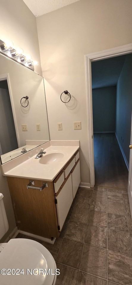 721 Bragg Dr Apt F #F - Photo 7 of 9