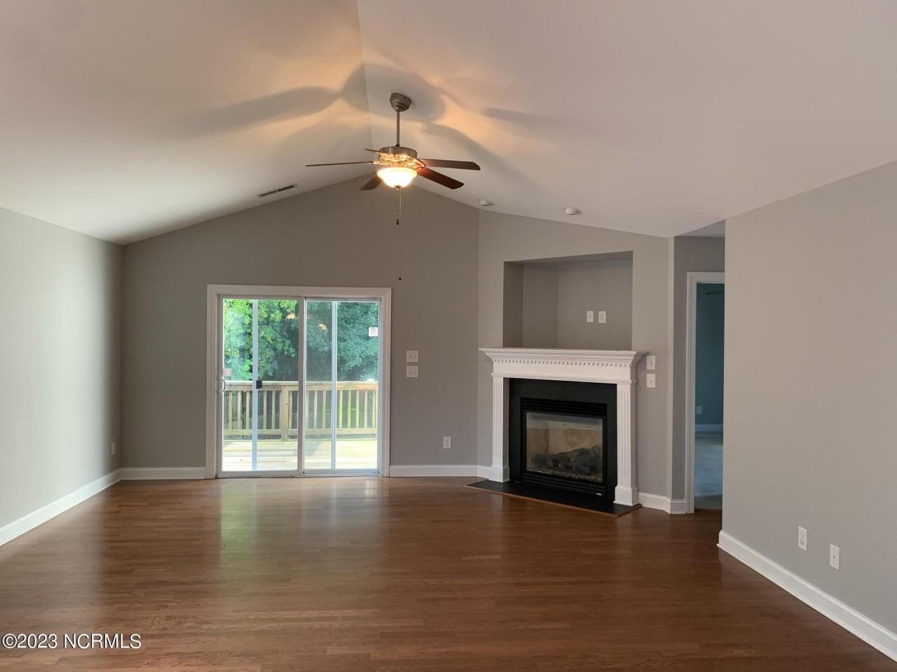 3152 Ruth Ct - Photo 3 of 14