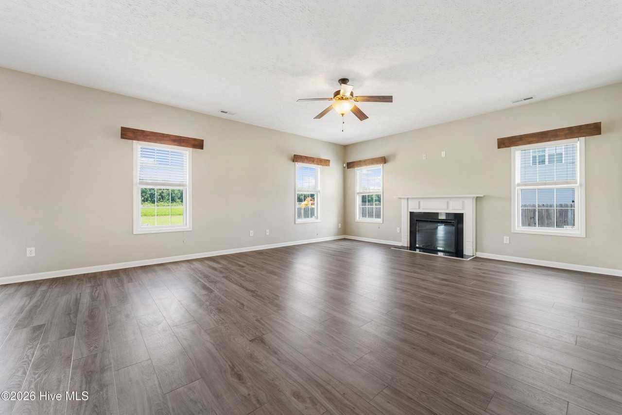 407 S Bluff Cir - Photo 5 of 28