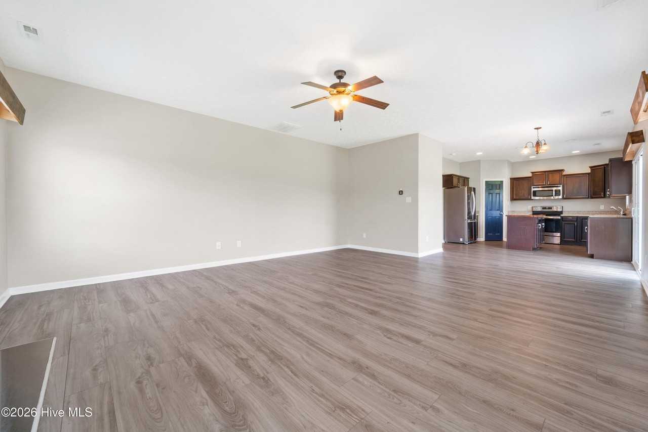 407 S Bluff Cir - Photo 6 of 28