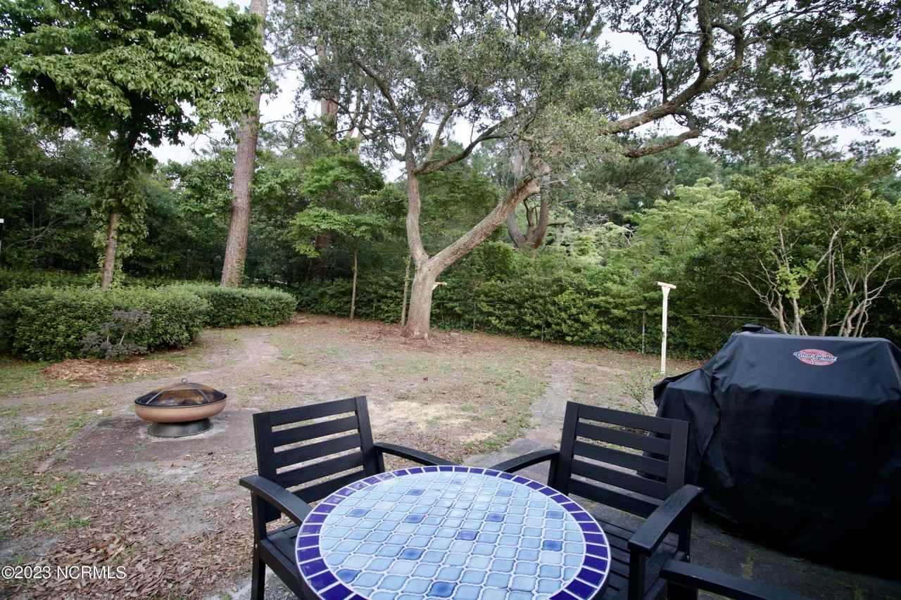 607 Larchmont Dr - Photo 4 of 24