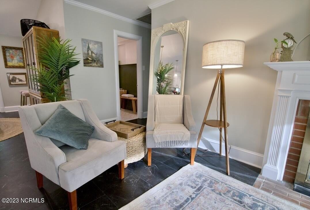 607 Larchmont Dr - Photo 7 of 24