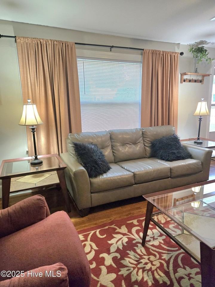 307 Clairmont Cir - Photo 3 of 17