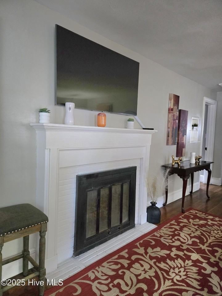 307 Clairmont Cir - Photo 4 of 17