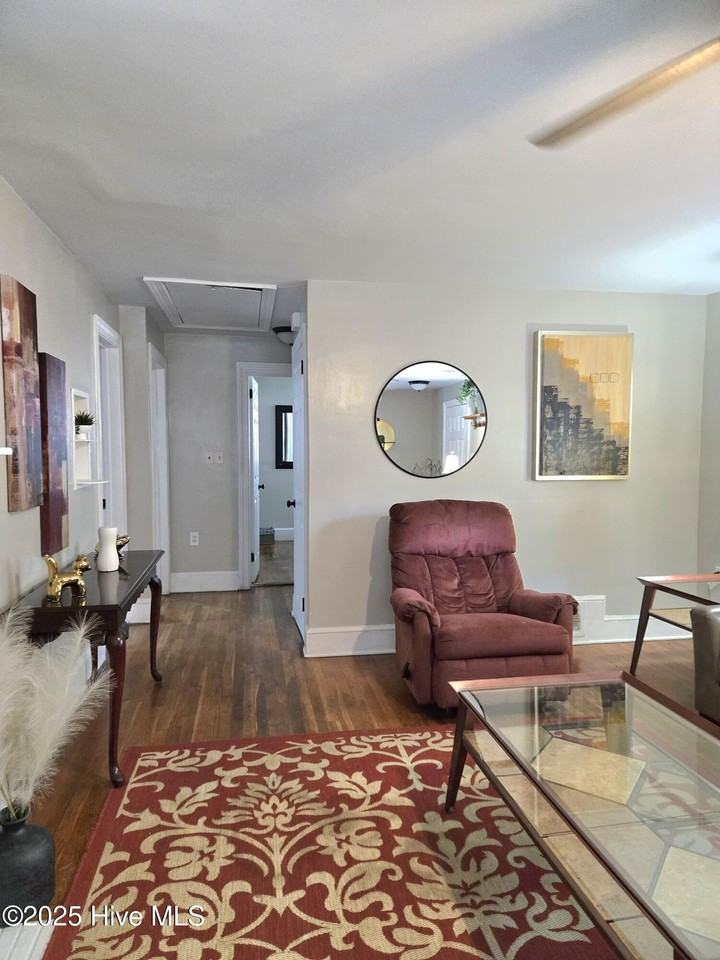 307 Clairmont Cir - Photo 5 of 17