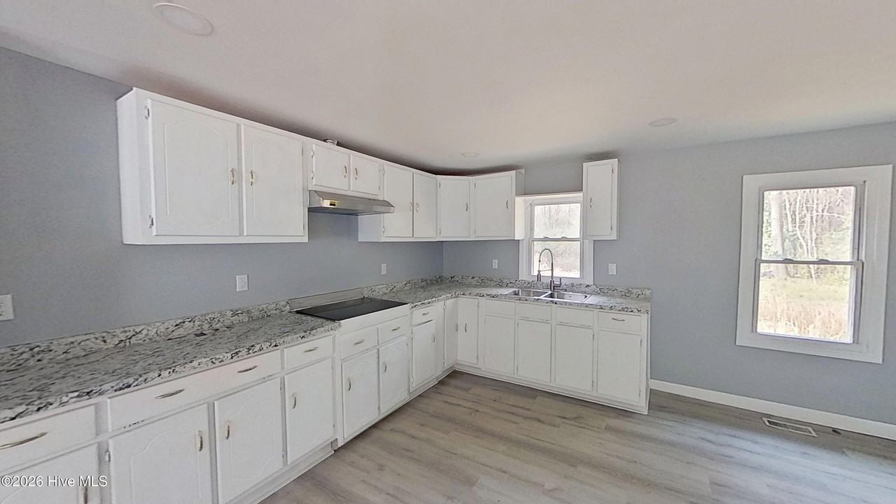 770 Church St - Photo 5 of 22