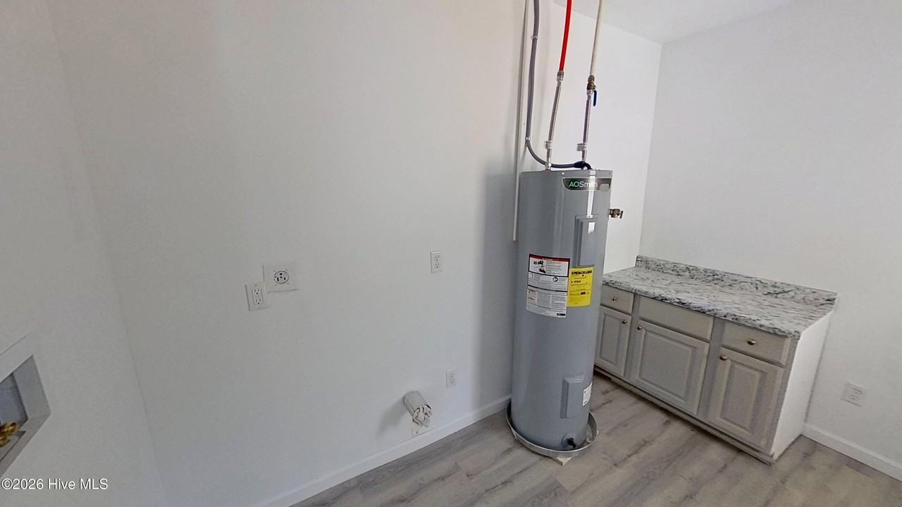 770 Church St - Photo 7 of 22