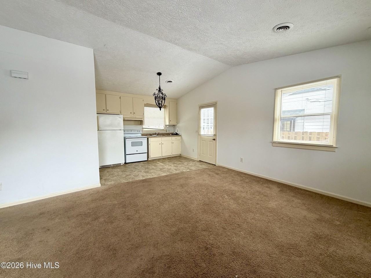 312 Clay St - Photo 2 of 11