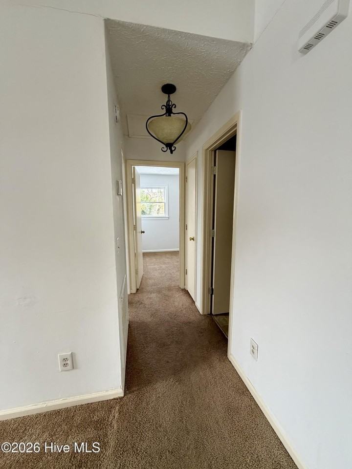 312 Clay St - Photo 5 of 11