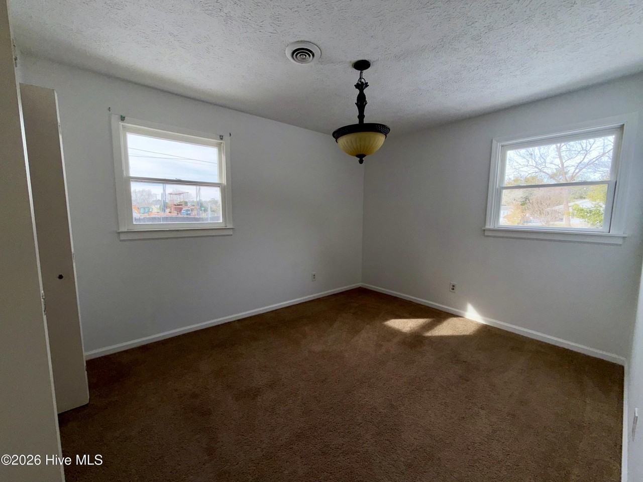 312 Clay St - Photo 7 of 11