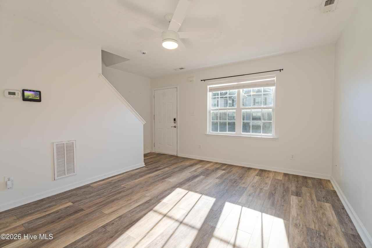 2000 Grandeur Ave - Photo 3 of 23