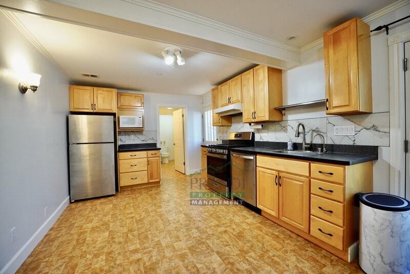 521 C St #521CST - Photo 5 of 42