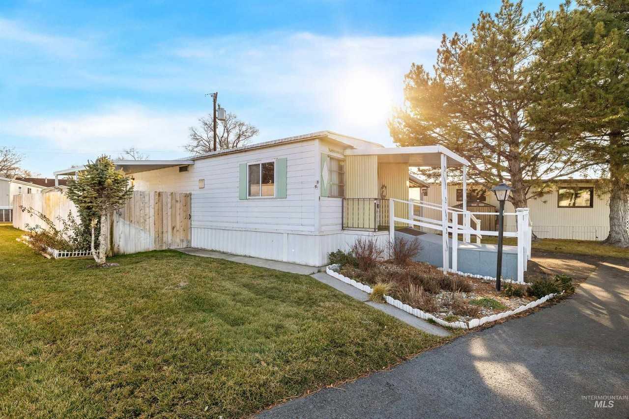 419 Fruitland Ave Trlr 8 #8 - Photo 3 of 23