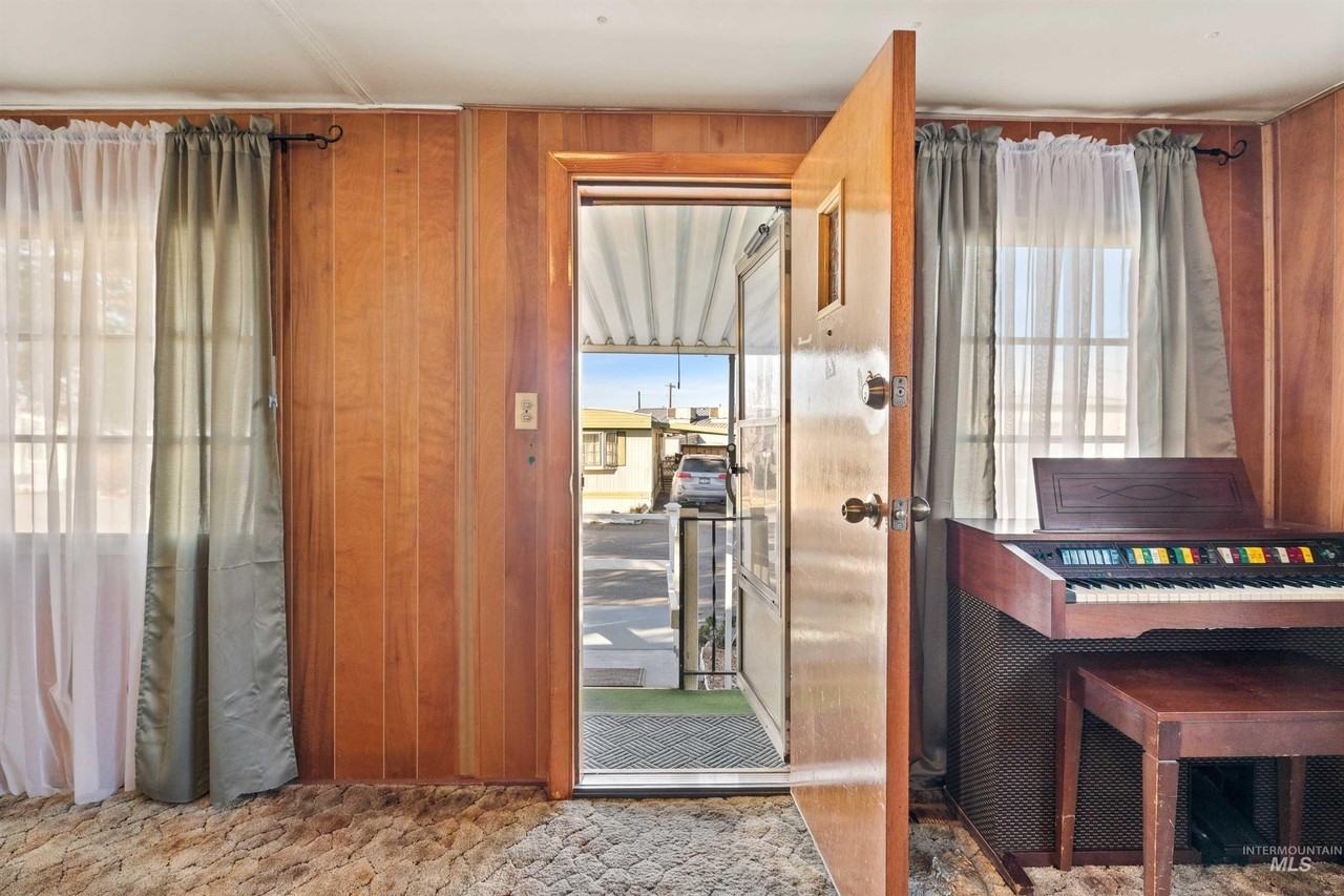 419 Fruitland Ave Trlr 8 #8 - Photo 5 of 23