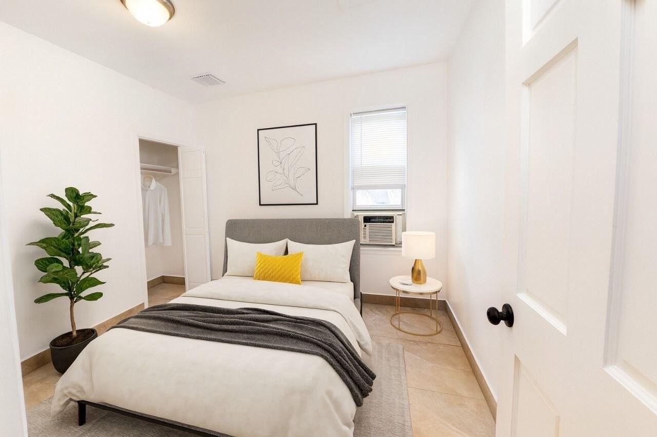 1110 White St #1 - Photo 2 of 8