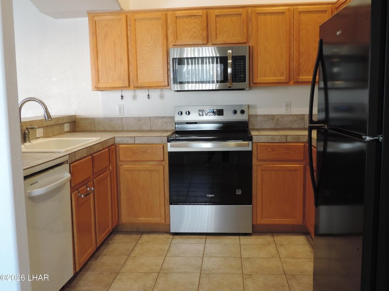 1050 Date Dr - Photo 6 of 23