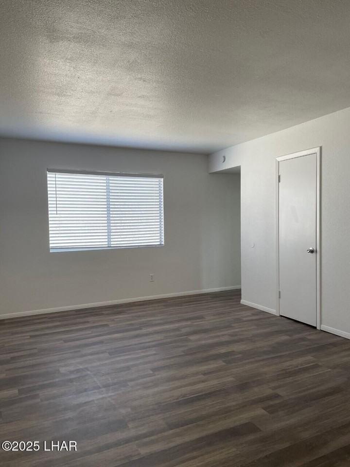 2332 Kiowa Blvd N Apt 2 #2 - Photo 3 of 9