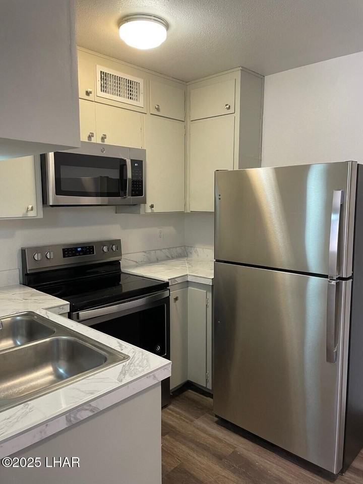 2332 Kiowa Blvd N Apt 2 #2 - Photo 5 of 9