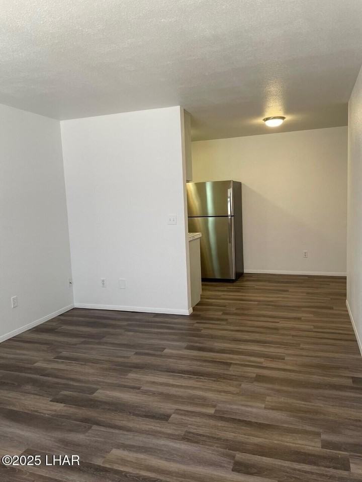 2332 Kiowa Blvd N Apt 2 #2 - Photo 7 of 9