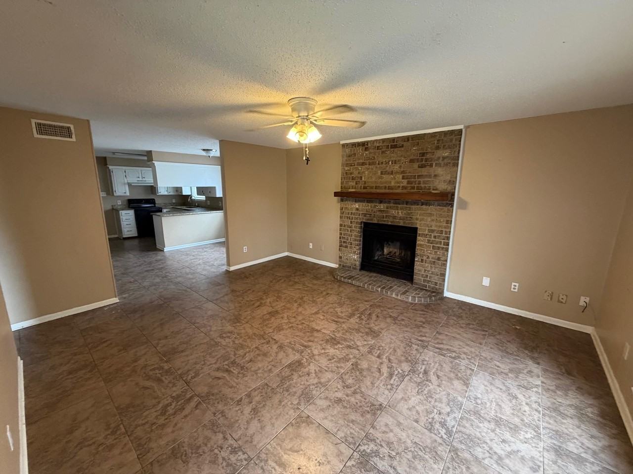 3411B Denson Dr - Photo 2 of 8