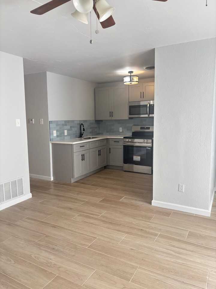 2409 45th St Unit 8 #8 - Photo 3 of 8