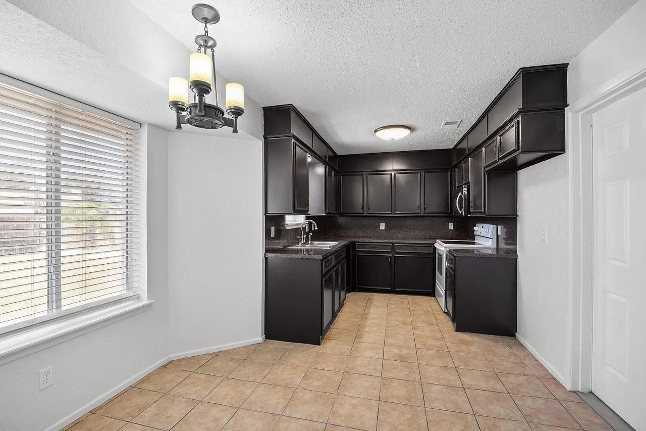 2321 78th St - Photo 4 of 23