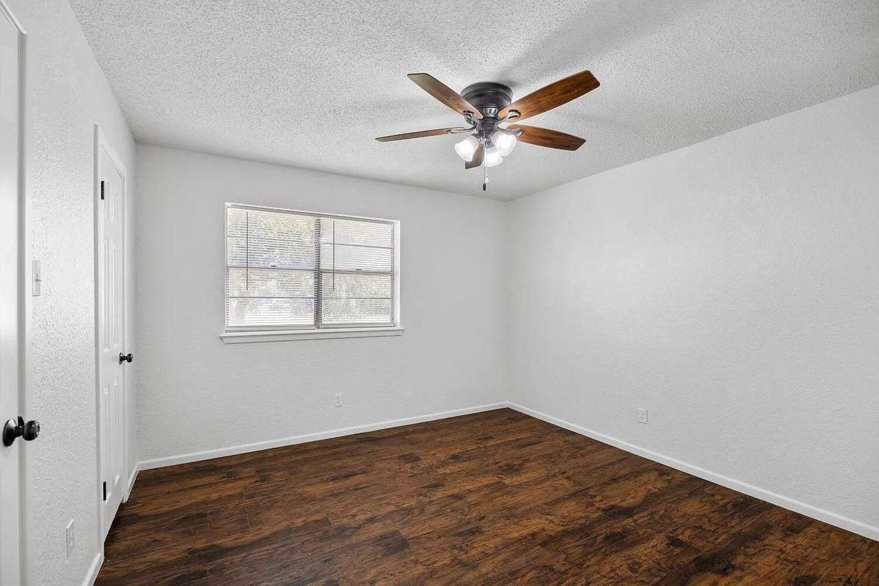 2321 78th St - Photo 7 of 23