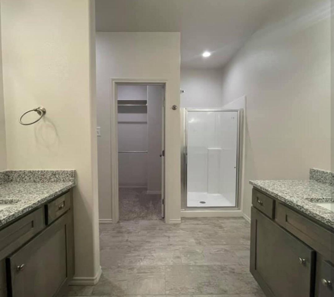 2615 136th St - Photo 6 of 9