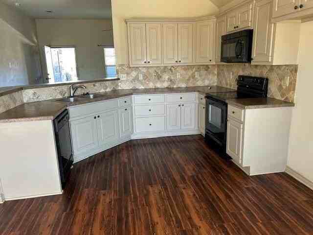 2613 111th St - Photo 3 of 3