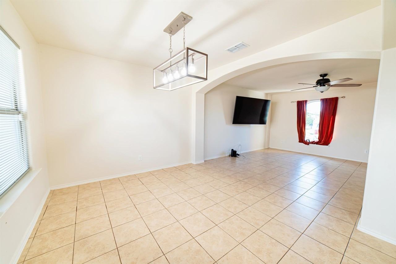 2021 Port Louisiana Dr - Photo 4 of 18