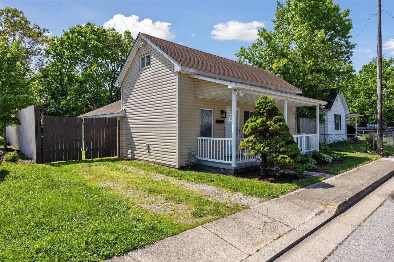 330 Richmond Ave - Photo 2 of 31