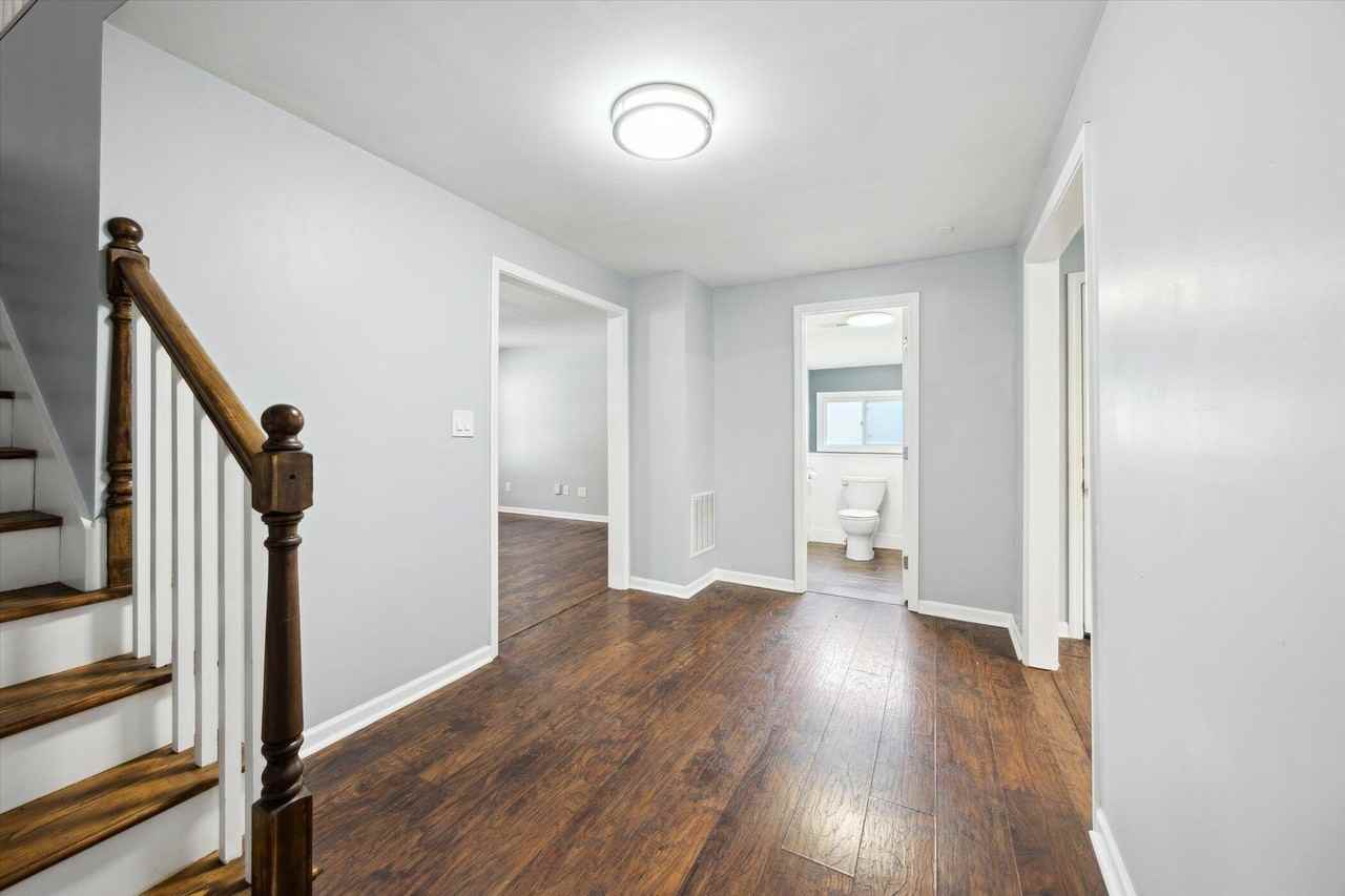 330 Richmond Ave - Photo 6 of 31