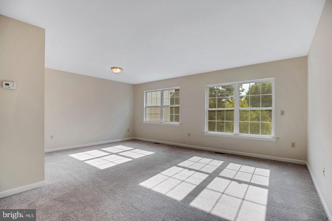 8549 E St - Photo 4 of 10