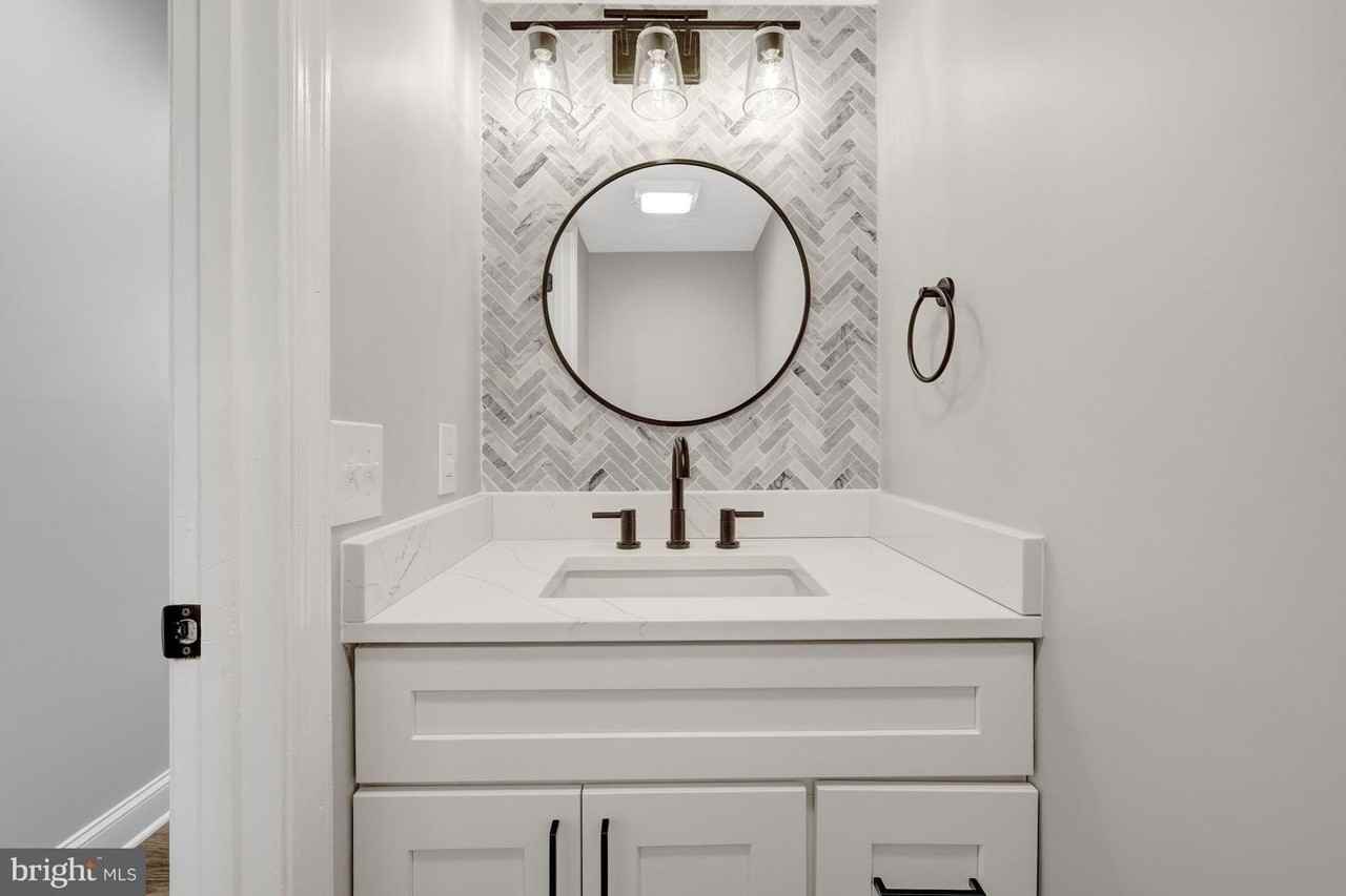 13416 Whaley Ct - Photo 6 of 43