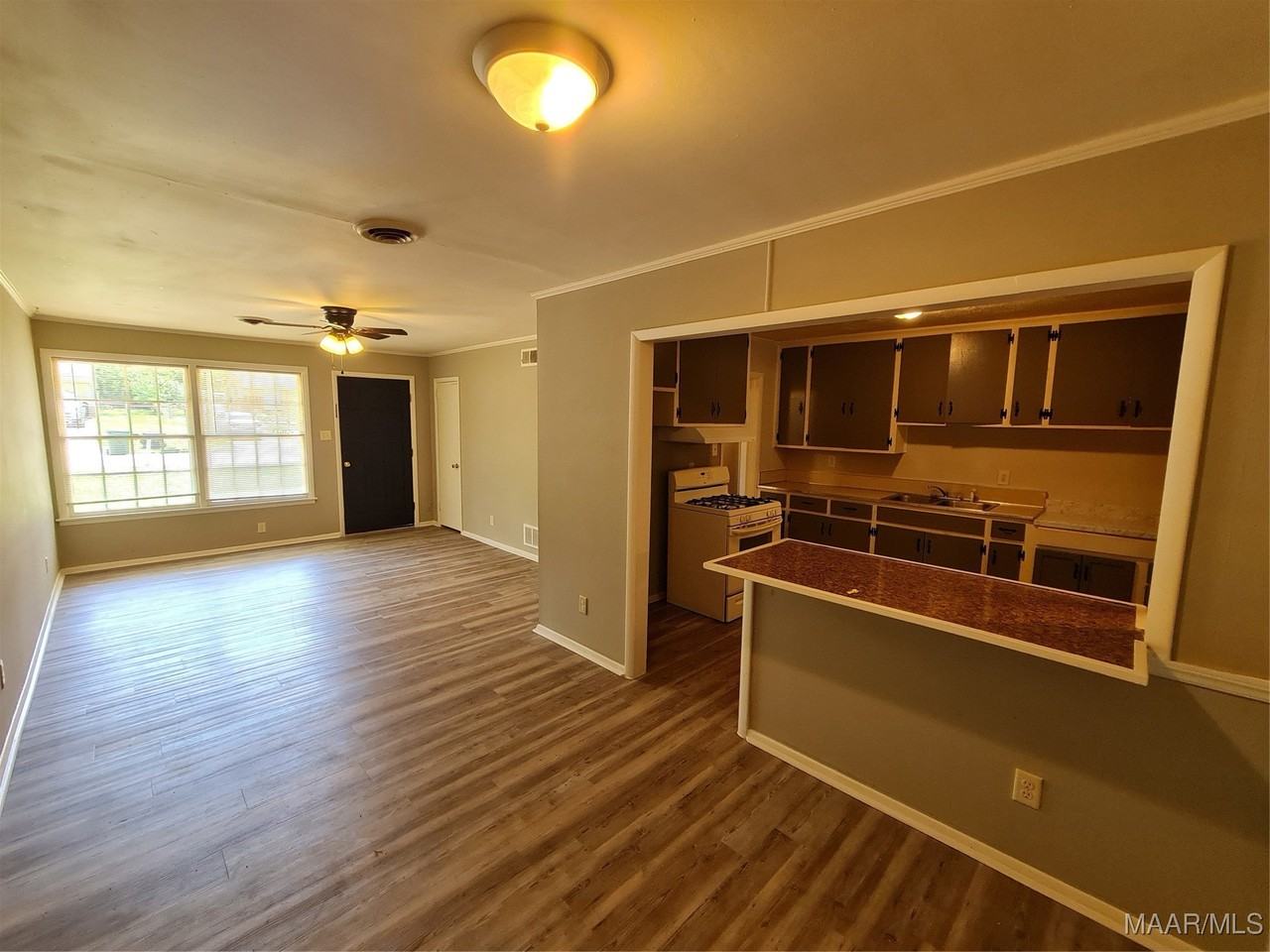 1128 Karen Rd - Photo 3 of 22