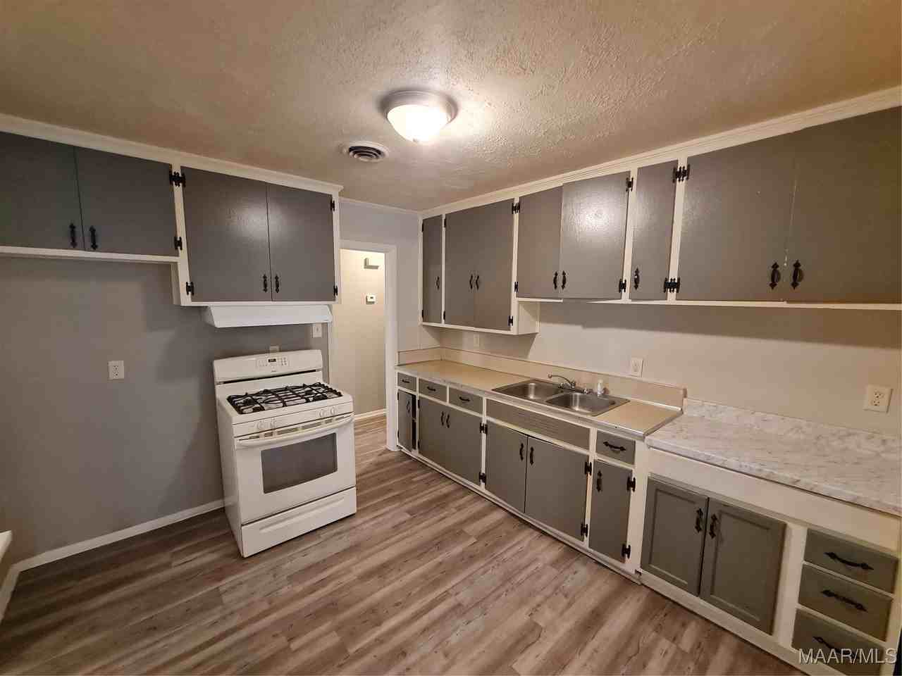 1128 Karen Rd - Photo 5 of 22