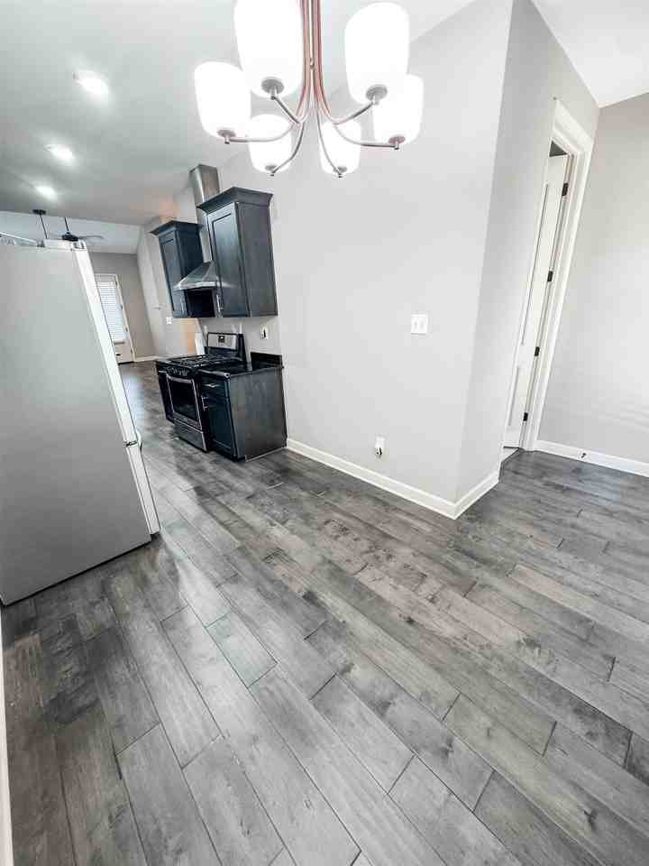 8361 Curtis Landing Dr - Photo 2 of 10